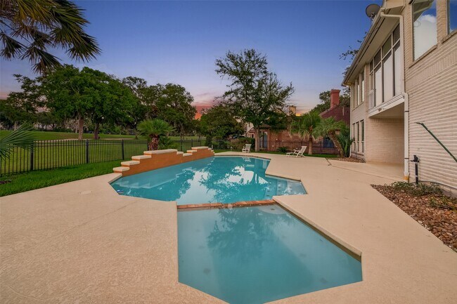 Building Photo - 7203 Timberlake Dr