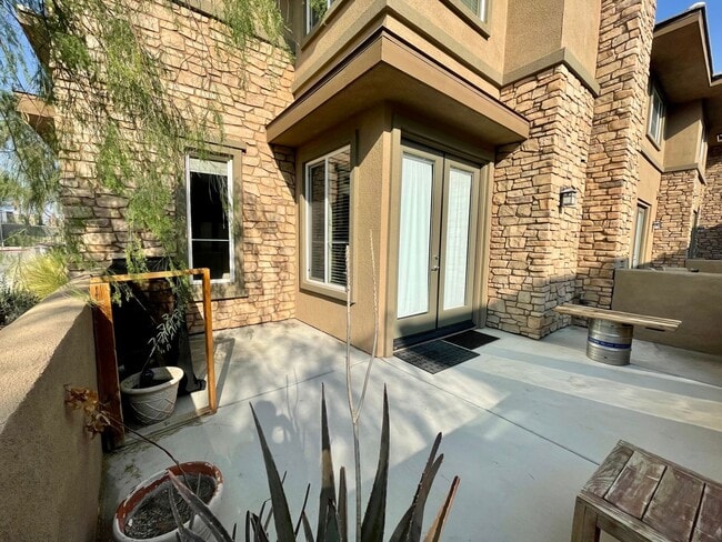 Building Photo - AVAILABLE NOW !!! 2 Bedroom 2 Bathroom 2 Story Condo in Palm Desert