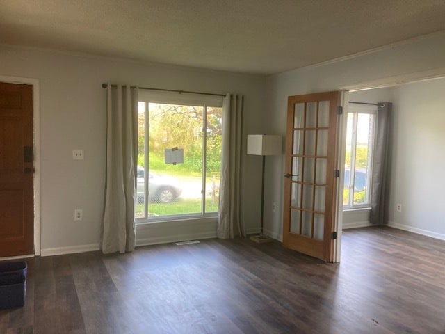 3 Bedroom 2 Full Bath Bungalow Minutes from Downtown Charleston with Charleston Harbor Views - 811 Minnie St