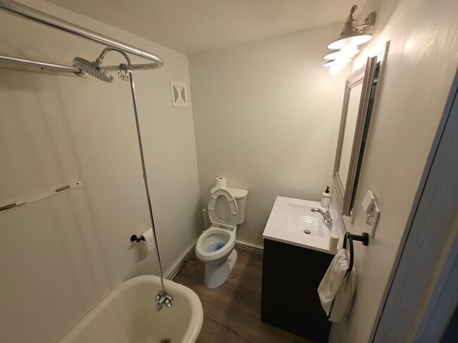 Building Photo - 818 Buckeye St