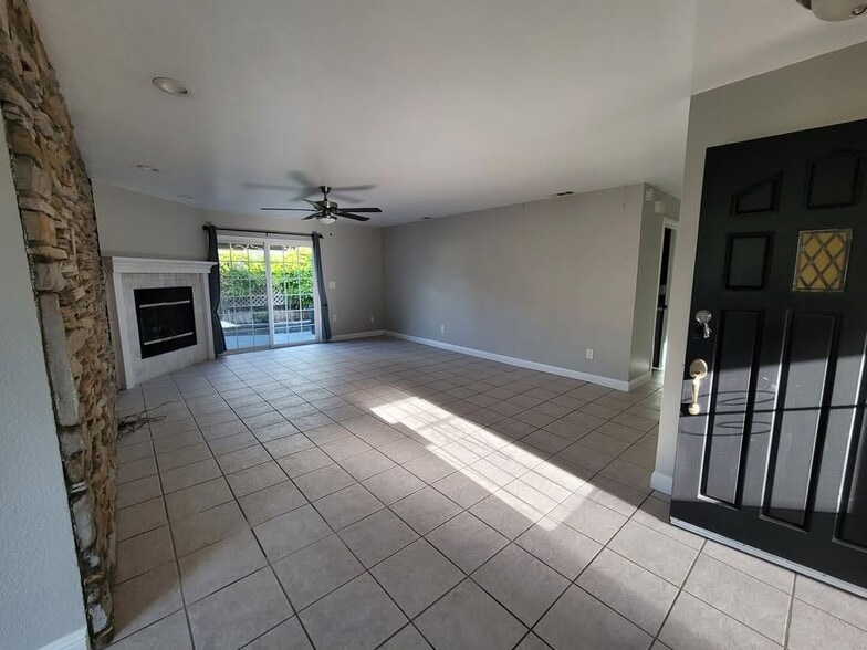 Building Photo - 685 Las Tablas Rd