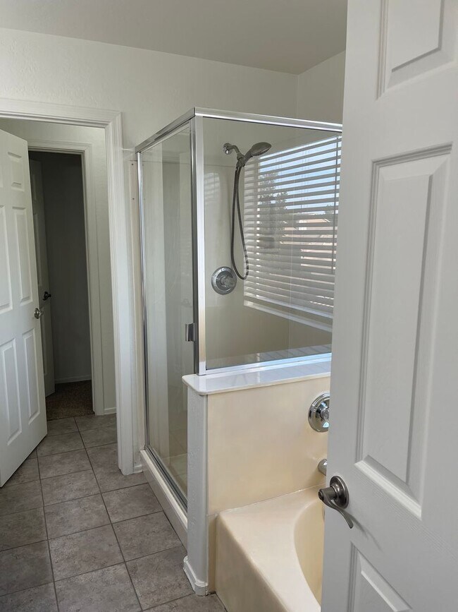 Building Photo - Superstition Springs 4 bedroom/3 baths w/ PRIVATE POOL