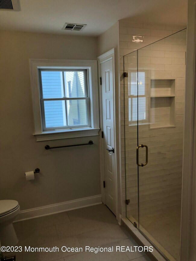 Building Photo - 24 Bath Ave