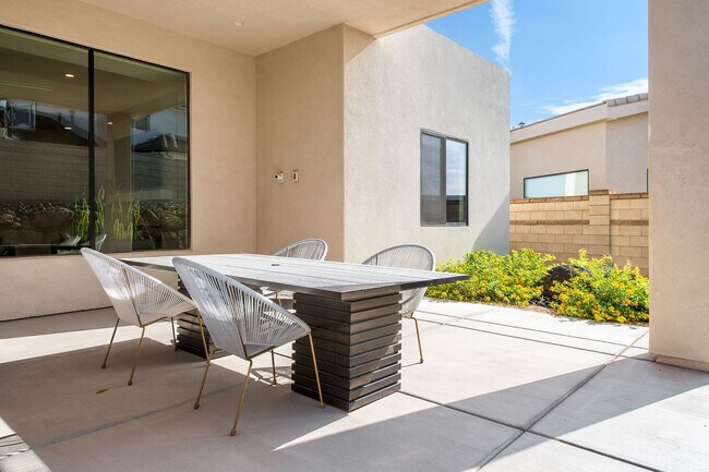 Building Photo - 899 W Bronze Plateau Dr