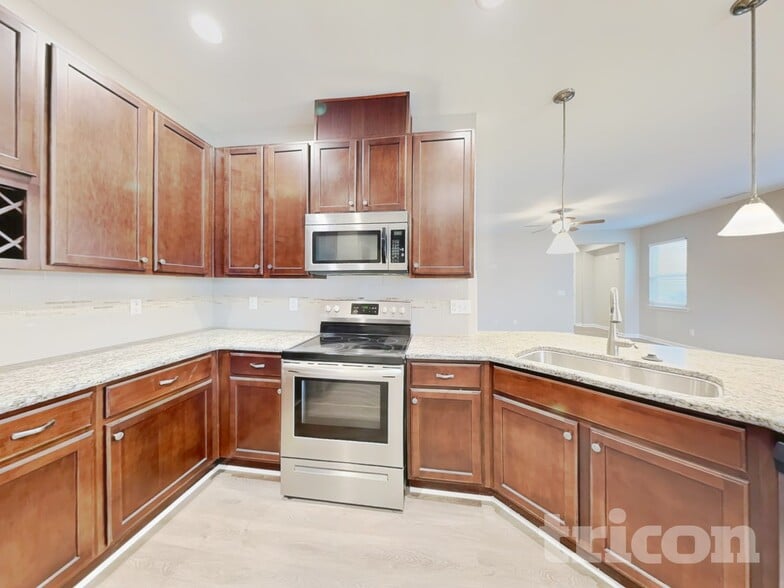 Building Photo - 932 Avondale Dr