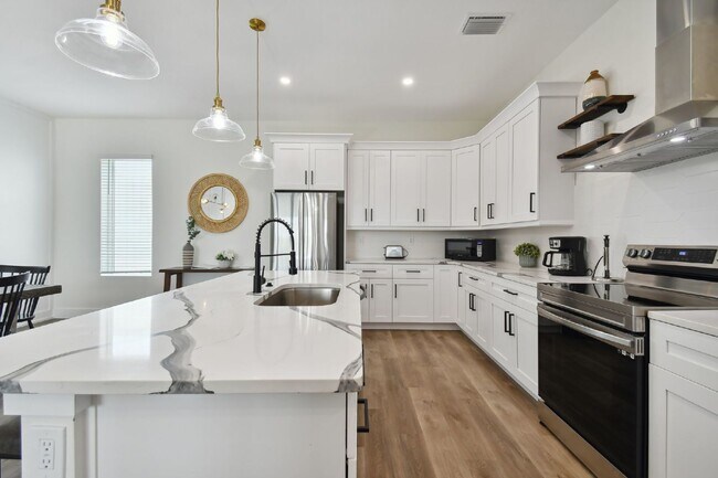 Building Photo - Luxurious 3 Bedroom Condo with Spacious Layout and Prime Location in Tampa, FL!