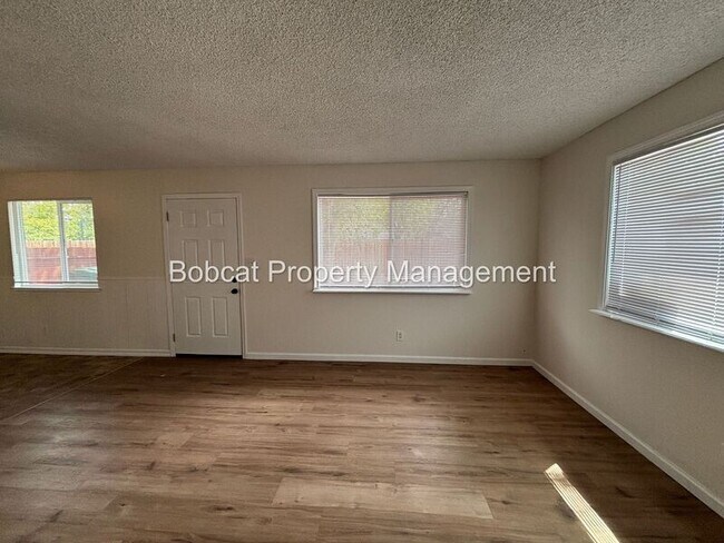 Building Photo - 1501 N Edmonds Dr