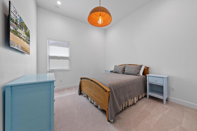 Building Photo - 8270 SE Pennock Trail