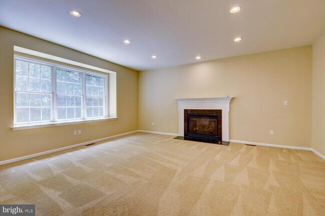 Building Photo - 45 Lockwood Dr