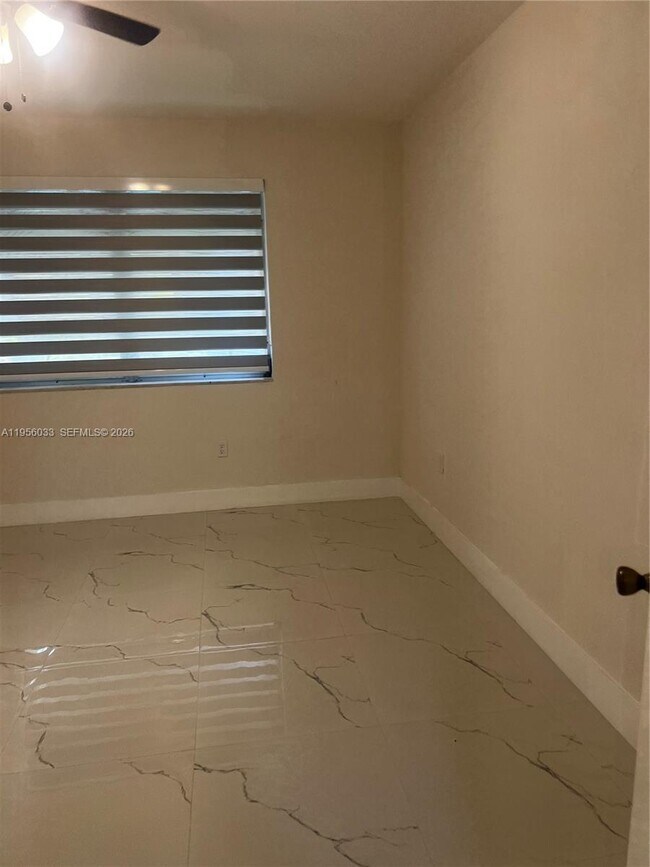 Building Photo - 9402 SW 77th Ave