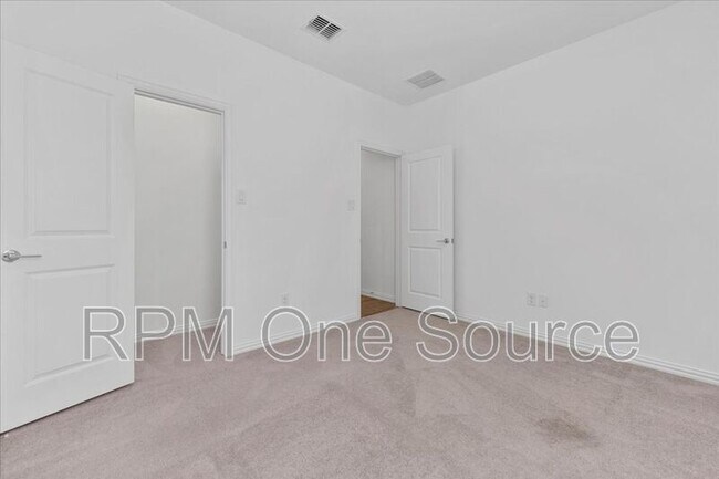 Building Photo - 812 Morwenna Rd