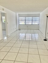Building Photo - 2690 SW 22nd Ave
