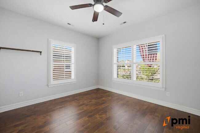 Building Photo - Stunning 5 Bedroom Waterfront Home with 2 car garage