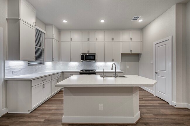 Building Photo - 8851 Oakland Rd