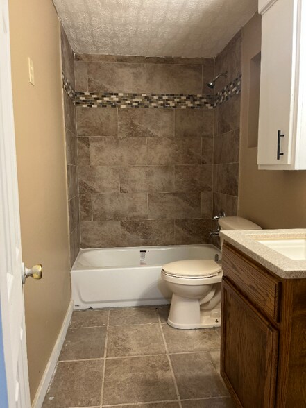 Building Photo - 3319 Beatrice Dr