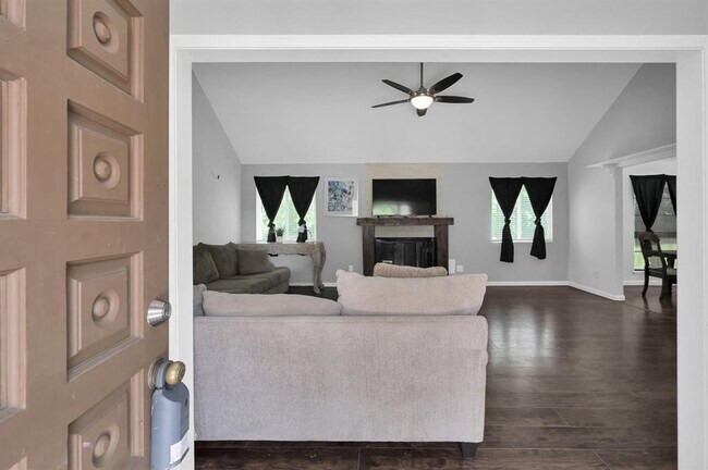 Building Photo - 5928 Sinclair Dr