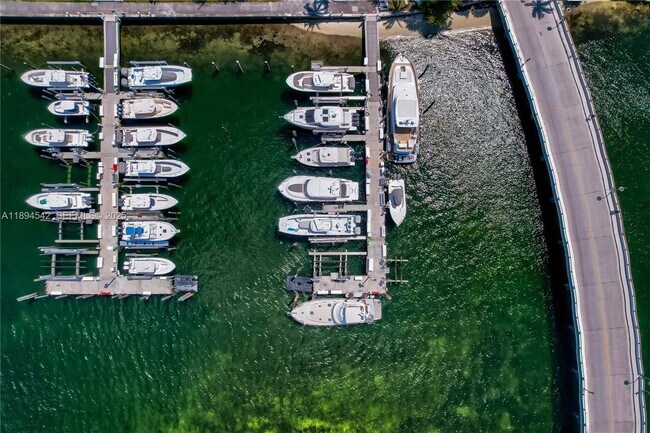 Building Photo - 2 Grove Isle Dr