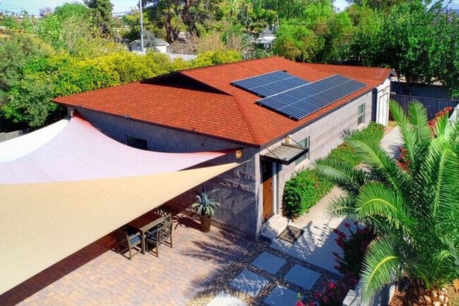 Building Photo - PHX Retreat  2 Bedroom 2 Bath Home in Hist...