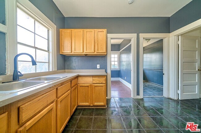 Building Photo - 1347 Valencia St