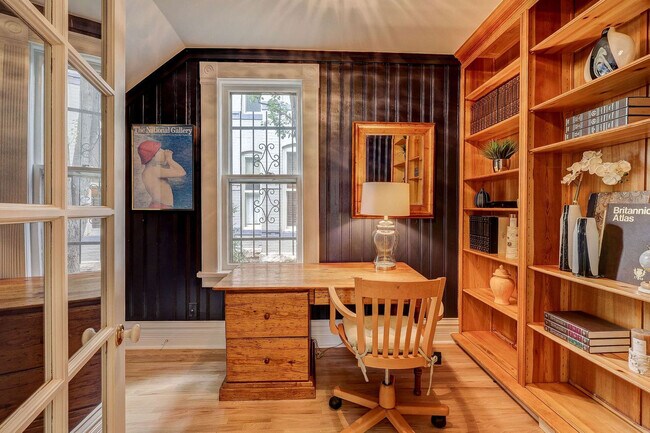 Building Photo - 2105 S Fillmore St