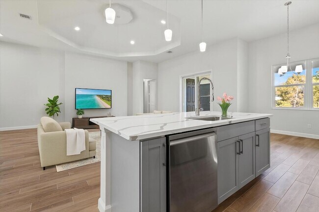 Building Photo - 2041 SW Driftwood St