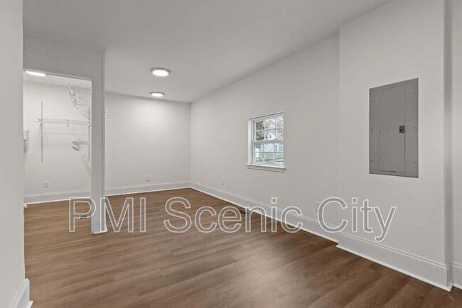 Building Photo - 3919 Weldon Dr