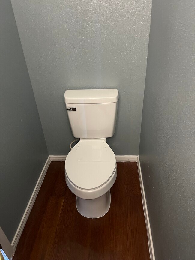 Building Photo - 44 Royal Crest Dr