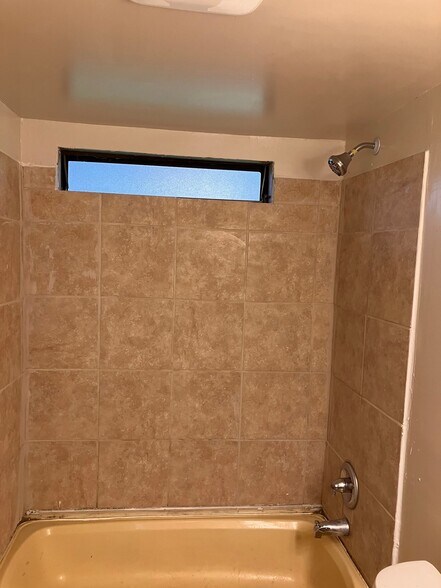 Building Photo - 2831 Oak Hill Cir