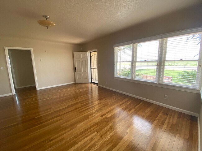 Building Photo - 3 br, 1 bath House - 8227 E. Floral Ave
