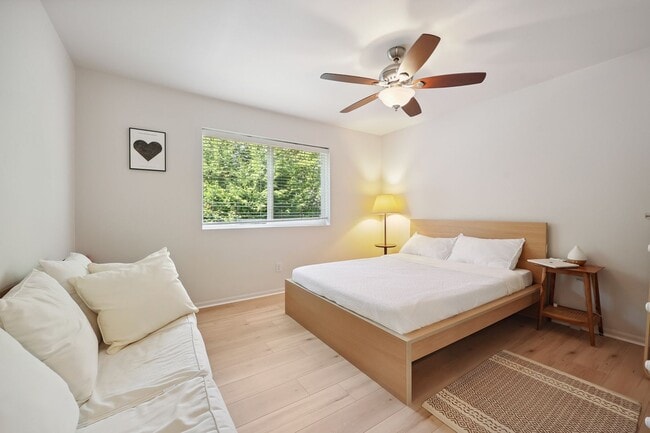 Building Photo - Spacious 3-Bedroom Home in Tumwater – Styl...