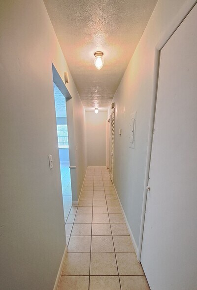 Building Photo - 3909 Ocean View Dr