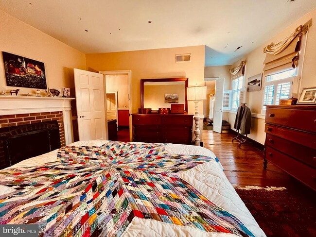 Building Photo - 30 Cornhill St