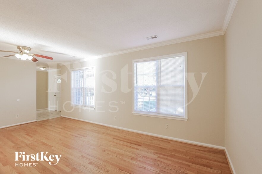 Building Photo - 2400 Devon Dr