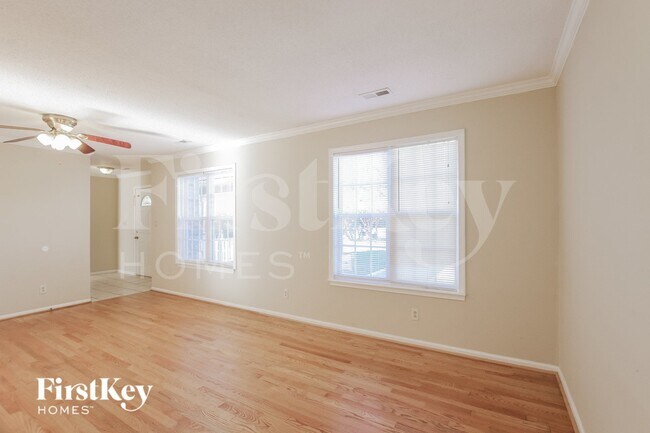 Building Photo - 2400 Devon Dr