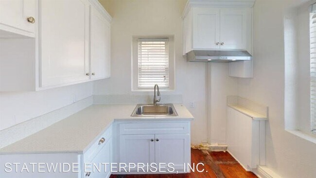 Building Photo - 915 S Carondelet St