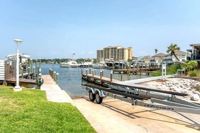 Building Photo - 775 Gulf Shore Dr