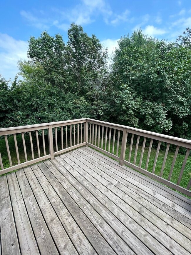 Building Photo - AVAILABLE AUGUST 15th - 2 Bed, 1 Bath With...