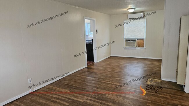 Building Photo - Southlawn 2 Bed 1 Bath home