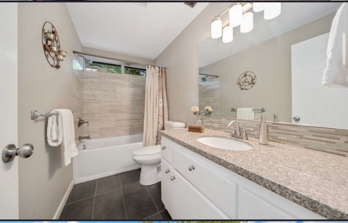 Building Photo - 7766 SW Bayberry Dr