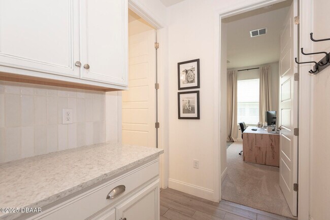 Building Photo - 2853 Monaghan Dr