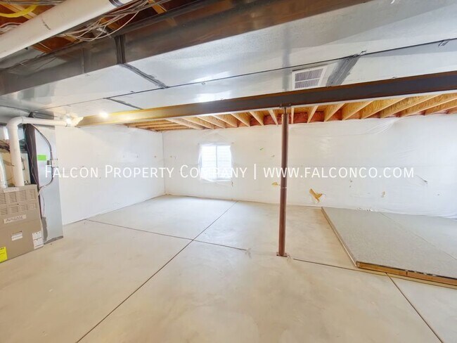 Building Photo - 6627 Silverwind Cir