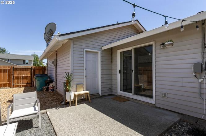 Building Photo - 718 SE 143rd Ave