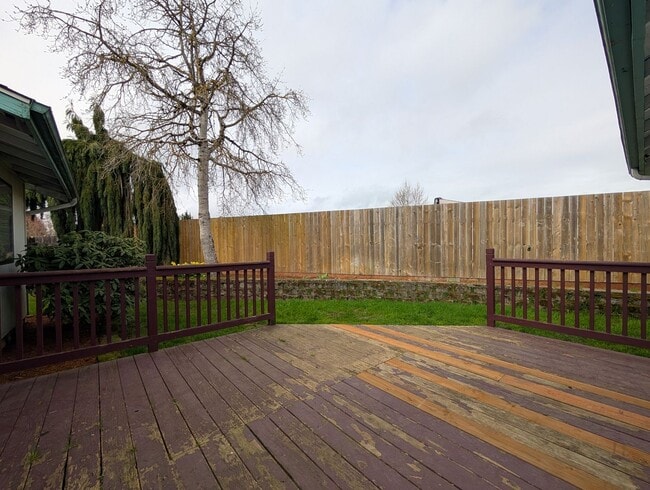 Building Photo - Great 4bed/2 bath home in west Eugene!