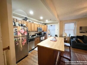 Building Photo - Five bed two bath near NEU...