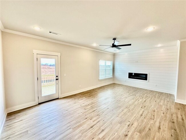 Building Photo - 2805 SW Hampshire Ave