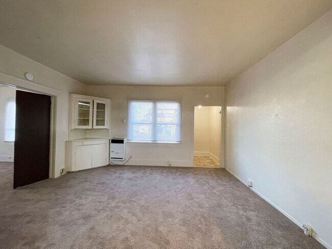 Building Photo - 1324 Summer St