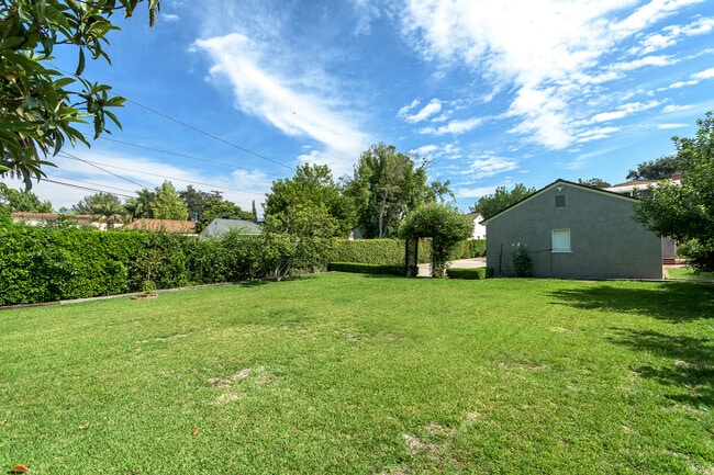 Building Photo - 1705 West Dr
