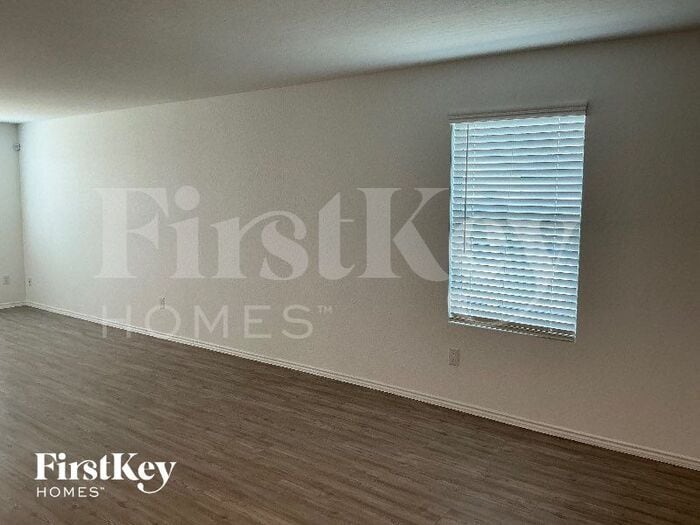 Building Photo - 2424 Lake Hls