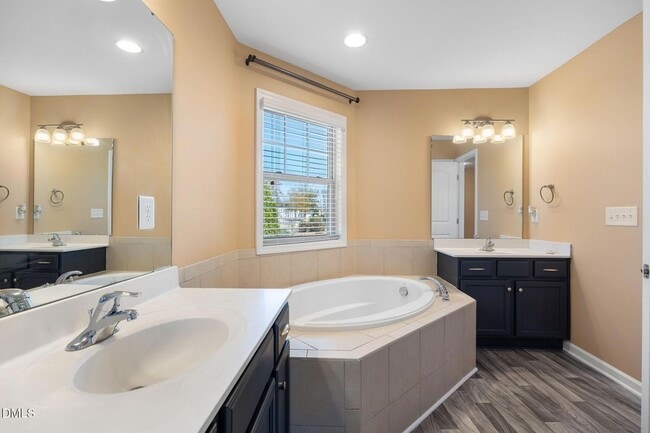 Building Photo - 7603 Weathered Oak Way