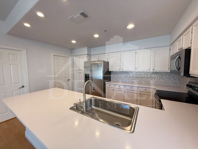 Building Photo - 14204 N 100th Pl